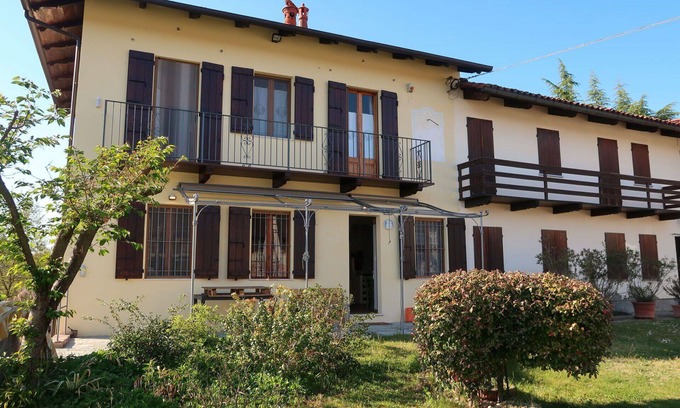Piea House | Stunning private villa for 4 guests with WIFI, A/C, TV, patio, pets allowed and parking