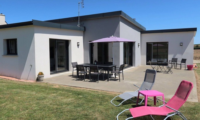 Treflez House | Stunning private villa for 6 people with WIFI, TV, terrace and parking