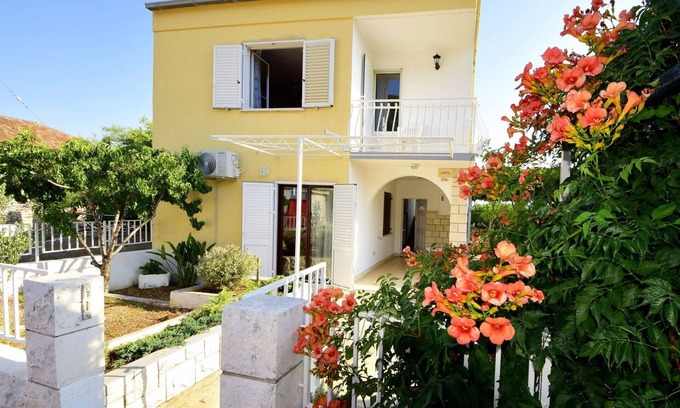 Racisce House | Stunning private villa for 8 guests with A/C, WIFI, TV, terrace and parking