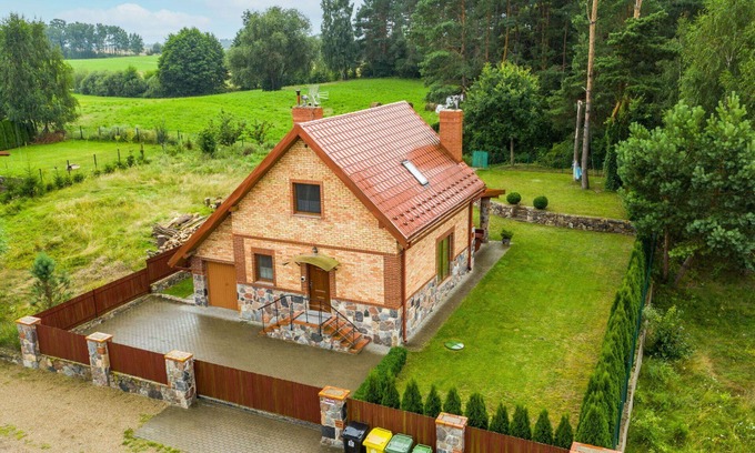 Kalinowo House | Stunning private villa for 8 people with WIFI, TV, terrace, pets allowed and parking