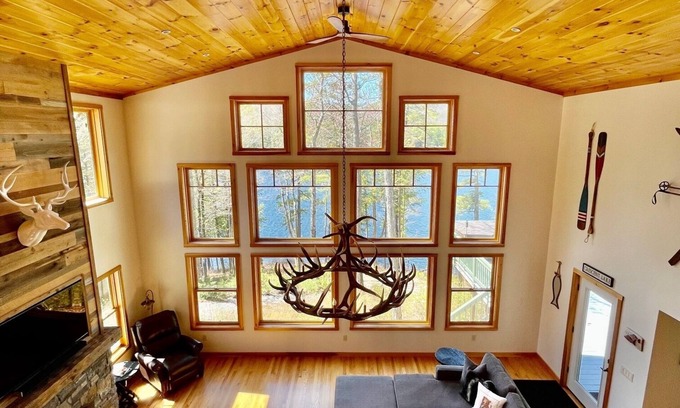 Raymond House | Stunning Private Waterfront Lodge on Crystal Clear Crescent Lake
