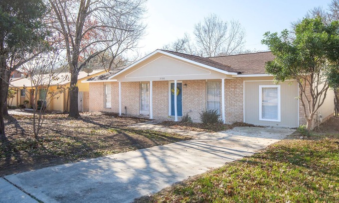 Vance Jackson House | Stunning Recently Renovated 4Bdrm Home in San Antonio