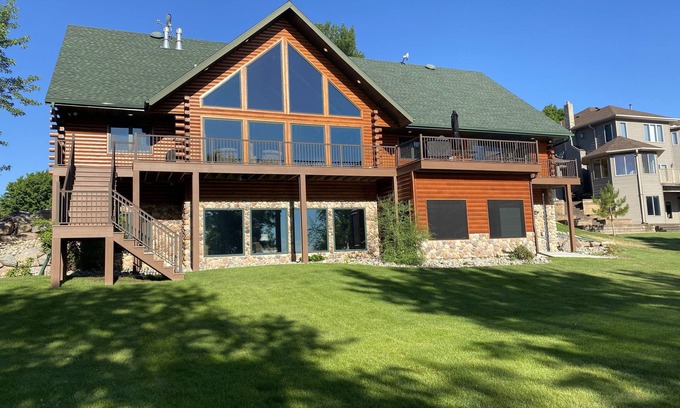 Alexandria House | Stunning, relaxing home on Lake Carlos perfect for your vacation