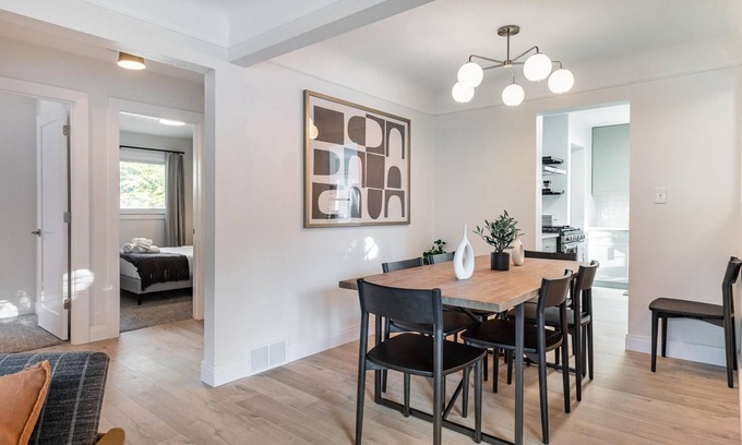 Oak Park House | Stunning, Renovated 4BR/3.5BA with Backyard!