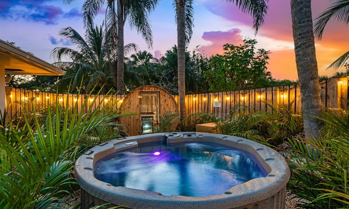 Hunt Club House | Stunning Retreat - Hot Tub - Sauna - Heated Pool - Games Room- Cold Plunge