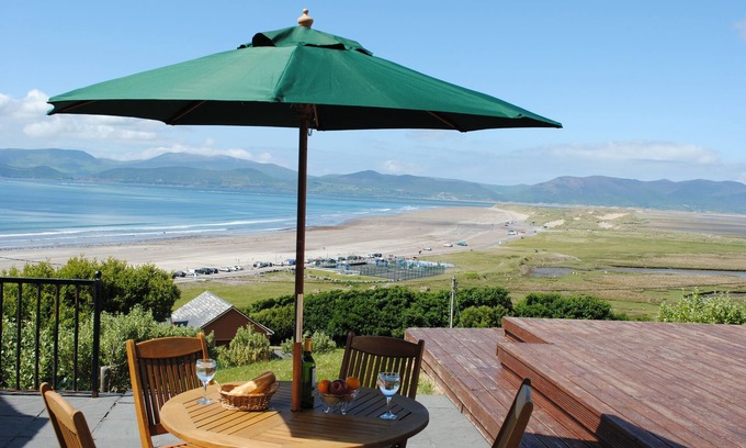 Glenbeigh House | Stunning Ring of Kerry House on Rossbeigh Beach with Free Wifi