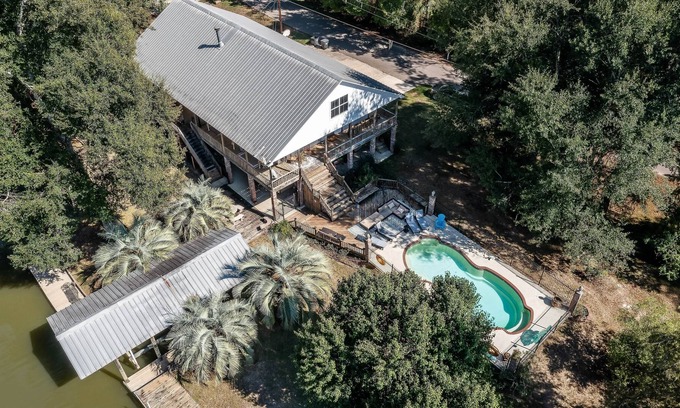Burnside House | Stunning Riverside Retreat with Private Pool