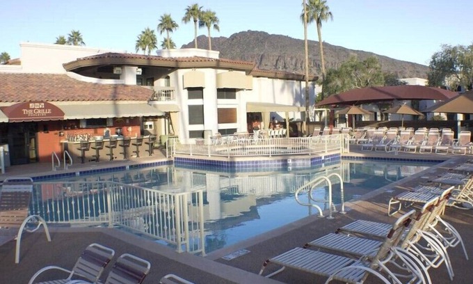 Arcadia Apartment | Stunning Scottsdale Studio with Outdoor Fireplace