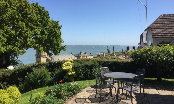 Cowes House | STUNNING SEA VIEWS of The Solent and Southampton Water