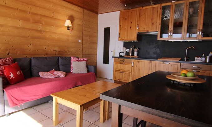 Jeux Apartment | Stunning Ski-In/Ski-Out Studio for 4 with South-Facing Balcony in Alpe d'Huez