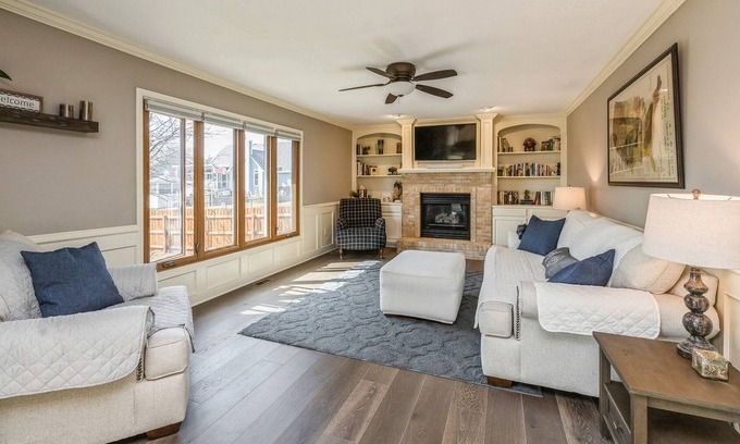 Urbandale House | Stunning Suburban Home in Quiet Neighborhood