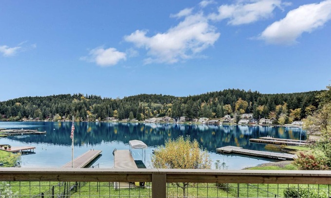 Olympia House | Stunning Summit Lake Home! Hot tub and Kayaks!