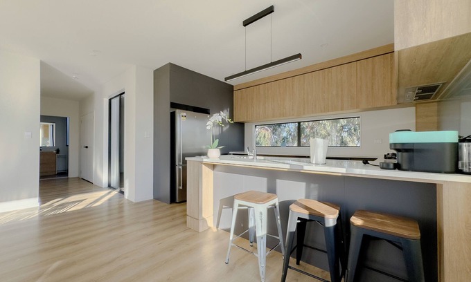 Forrest Hill House | Stunning Three bedroom Unit in Forrest Hill