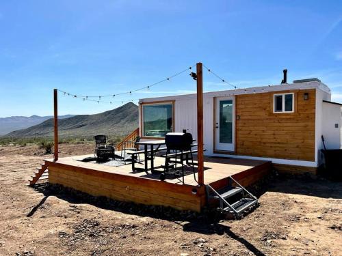 Meadview House | Stunning Tiny House with Picnic Space, Barbecue and Fire Pit in Meadview, Arizona