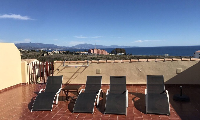 Puerto de la Duquesa Apartment | Stunning two bedroom apartment 500 metres from the beach with sea views.