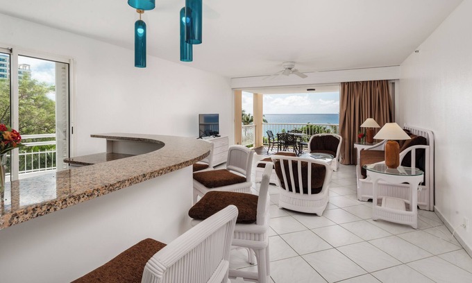 Maho Apartment | Stunning Two Bedroom Ocean View in Cupecoy