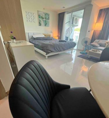 Pratumnak Hill Apartment | Stunning Unit situated in Pattaya