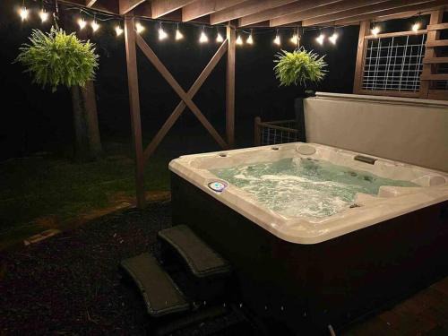 Columbia House | Stunning updated home with a hot tub