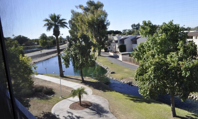 Lake Biltmore Village Condo | Stunning Upstairs Lakeview Condo in Phoenix