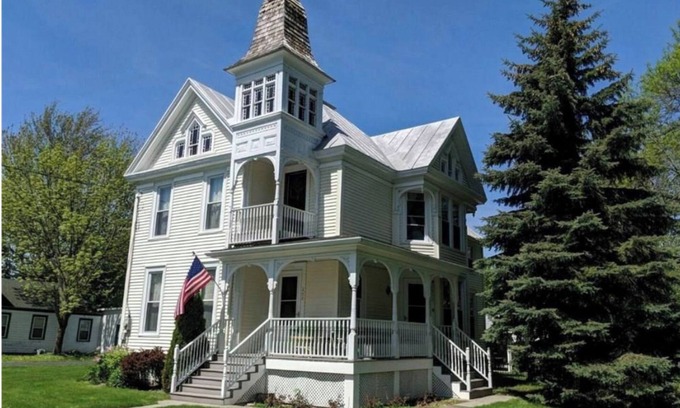 Sackets Harbor House | Stunning Victorian with pool!