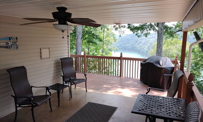 Nancy House | Stunning View of Lake Cumberland Within 1/8 Mile of Public Boat Ramp!