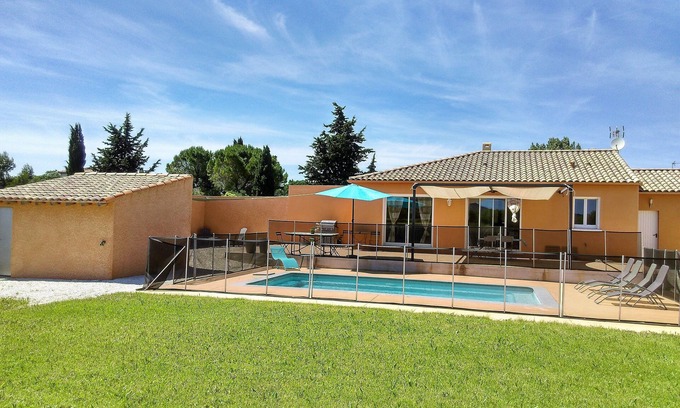 Cournonsec House | STUNNING VIEW OF THE FIELDS