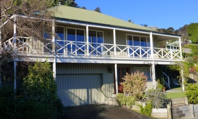 Akaroa House | Stunning Views-All Day Sun and Amazing Sunsets.