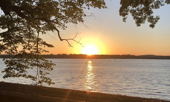 Fox Lake House | Stunning views and amazing sunsets at the lake!