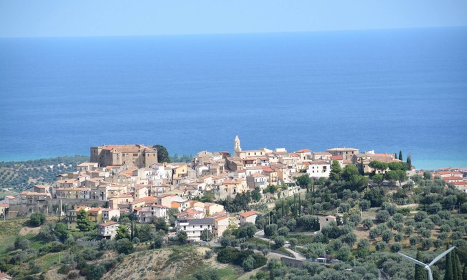 Calopezzati House | Stunning views from this beautifully located house in the heart of Calopezzati.
