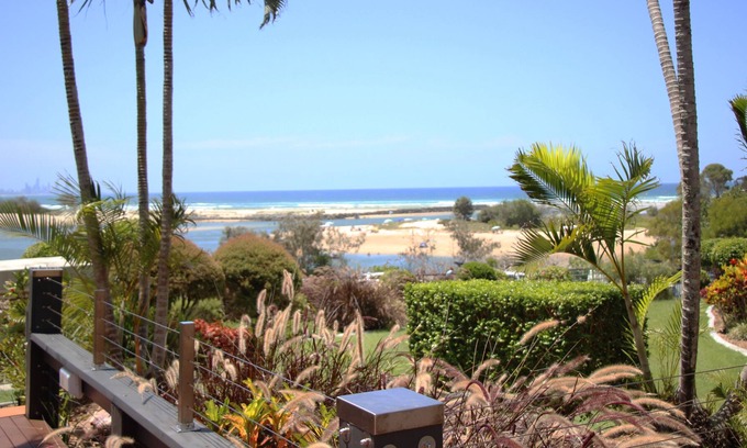 Currumbin Apartment | Stunning Views in Sunlit Comfort