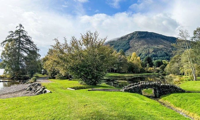 Invermoriston House | Stunning villa for 2 guests with WIFI and parking
