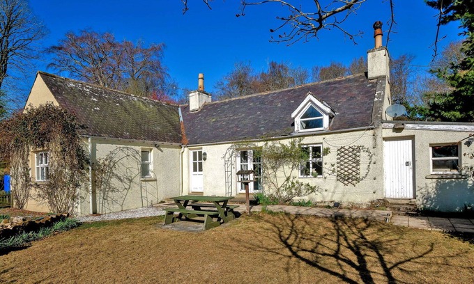 Inverurie House | Stunning villa for 4 people with WIFI and parking