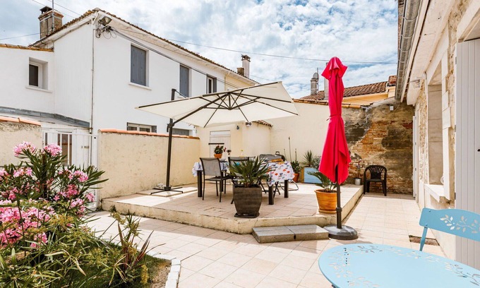Arvert House | Stunning villa for 4 guests with WIFI, TV, terrace and parking