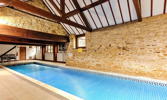Craven Arms House | Stunning villa for 4 people with WIFI, pool