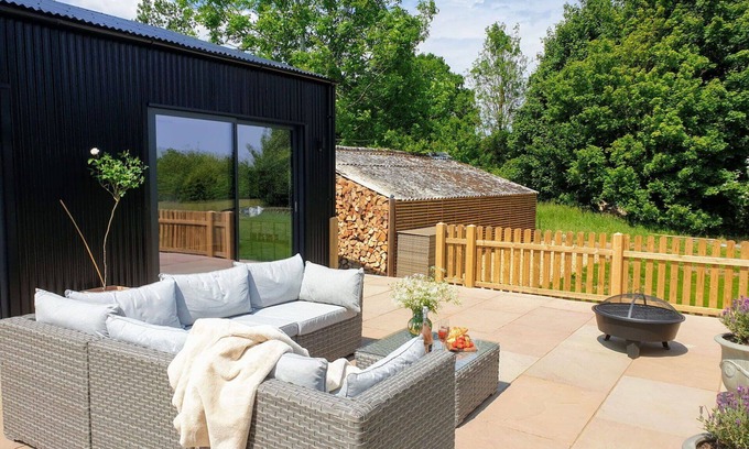 Howlett End House | Stunning villa for 4 people with WIFI, TV, terrace and parking