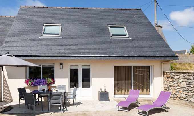 Guisseny House | Stunning villa for 5 guests with WIFI, TV, terrace and pets allowed