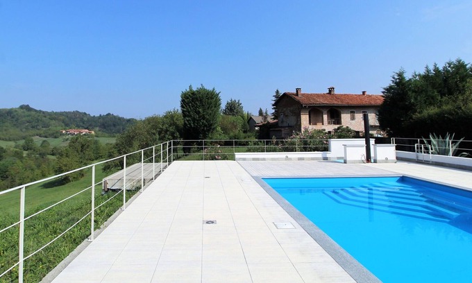 Brozolo House | Stunning villa for 6 guests with WIFI, private pool, TV, veranda, panoramic view and parking