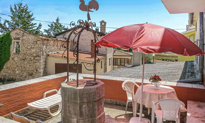 Vrznaveri House | Stunning villa for 6 guests with A/C, WIFI, TV, terrace, pets allowed and parking