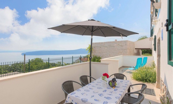 Sveta Jelena House | Stunning villa for 6 people with A/C, WIFI, TV, terrace, pets allowed and parking