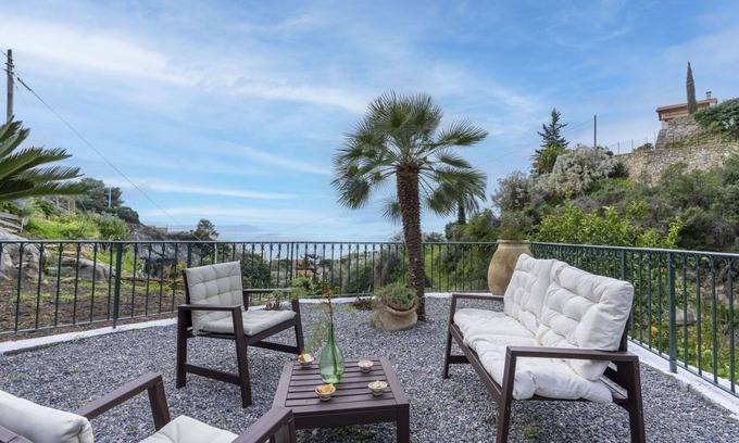 Bordighera House | Stunning villa for 4 guests with A/C, WIFI, terrace, panoramic view and parking
