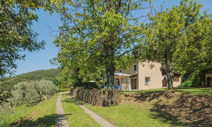 Montignoso House | Stunning villa for 5 people with WIFI, TV, patio, panoramic view and parking