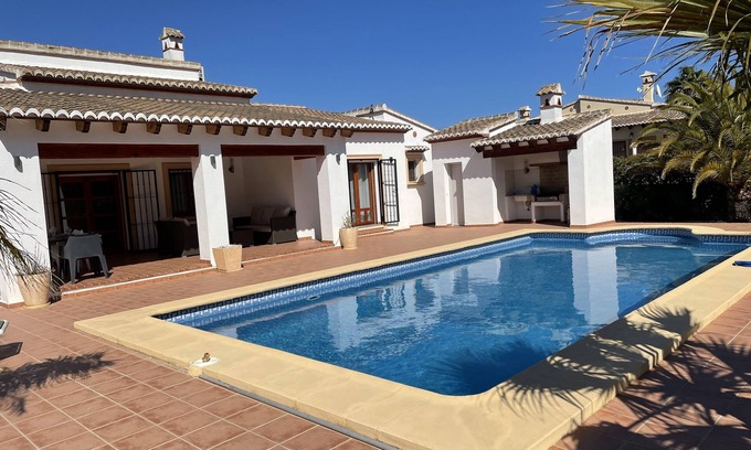 Media Luna Villa | Stunning Villa (Sleeps 8) Jávea, Costa Blanca, closes to beaches