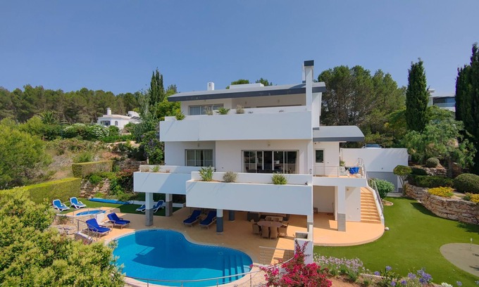 Vila do Bispo Villa | Stunning Villa with Sea Views, Pool, Jacuzzi, Sauna,Putting green, walk to beach