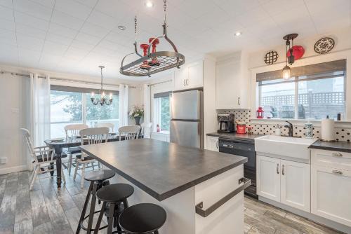 Chertsey Ski Chalet | Stunning Water Front Cocooning et Spa 380