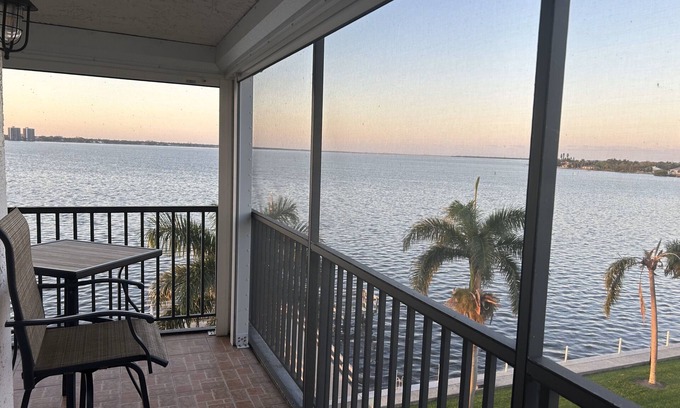 Fort Myers Condo | Stunning Waterfront Condo