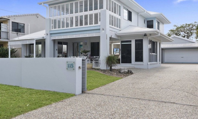 Bellara House | Stunning Waterfront Home with pool - Sylvan Beach
