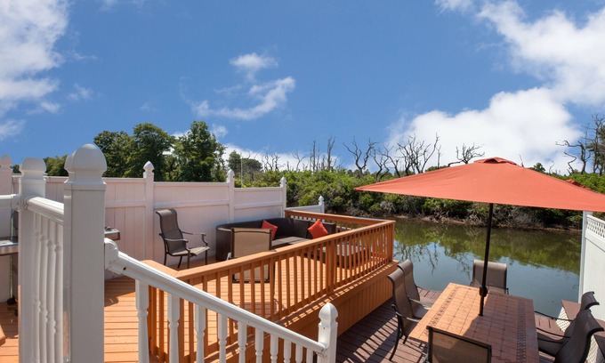 Long Island House | STUNNING Waterfront Bungalow on the South Shore of Long Island!
