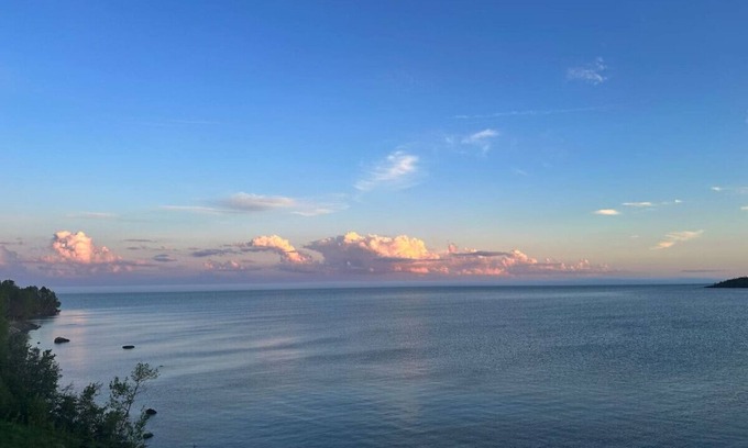 Two Harbors Apartment | Stunning Waterfront Condo- Pool/Hot Tub/Sauna (3BR 3Bath)