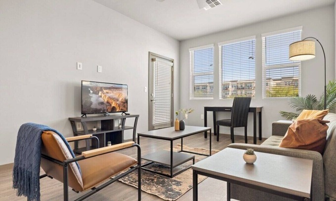 Glendale Sports and Entertainment District Apartment | Stunning Westgate CozySuites by stadium w/pool 9