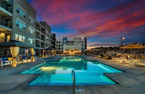 Glendale Sports and Entertainment District Apartment | Stunning Westgate CozySuites by stadium w pool 7